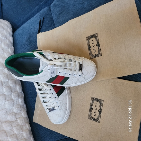 Gucci White and Green Sneakers with Signature Stripe - Picture 1 of 11